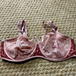 Victoria’s Secret Bra like new!! Check out my other posts for discounts